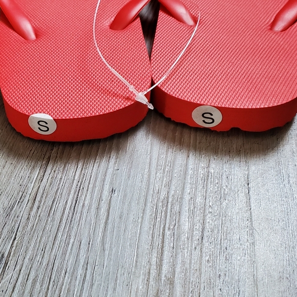 Red Flip Flops - S - Picture 5 of 6